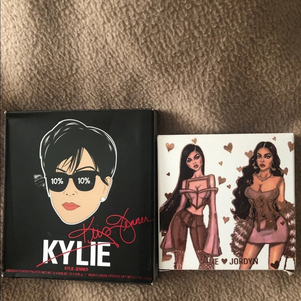Momager sold highlighter available